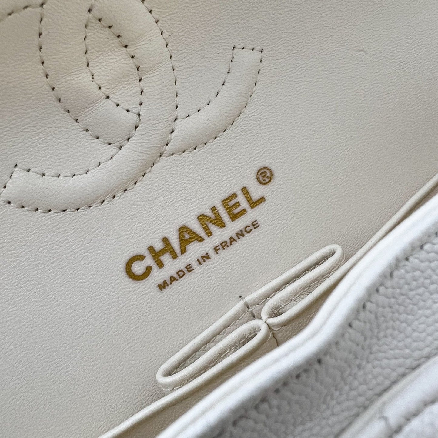 GLM-Small Classic Flap CF in White Caviar and LGHW