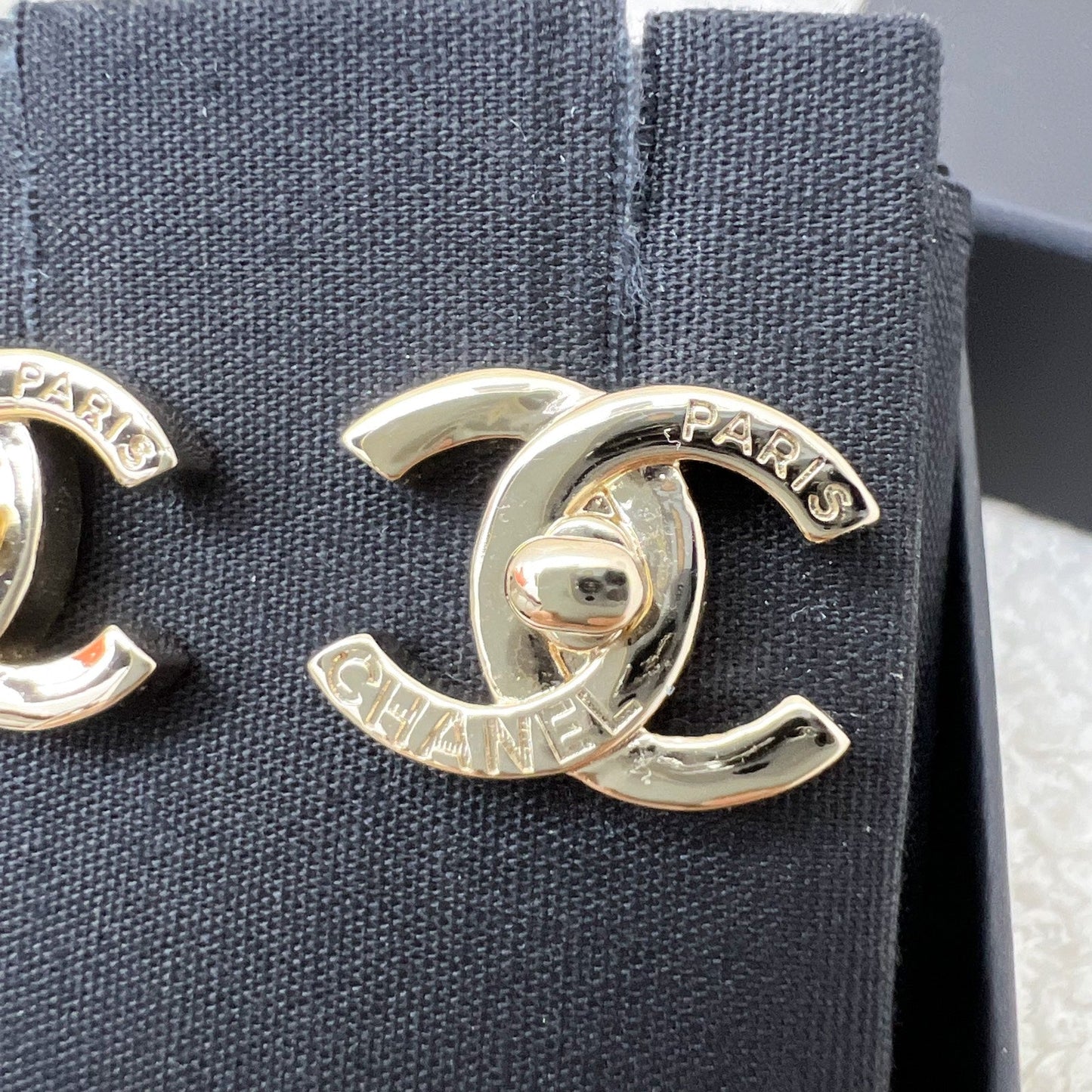 GLM-GLM- Turnlock Earrings in LGHW (Model: AB9411)