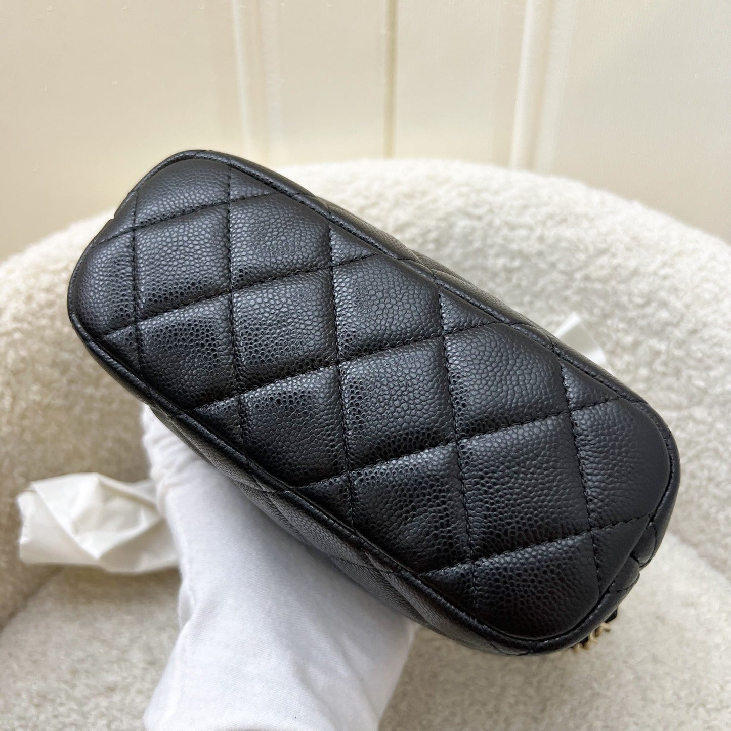 GLM-Classic Quilted Hobo Clutch on Chain in Black Caviar and LGHW (Model: AP4386)