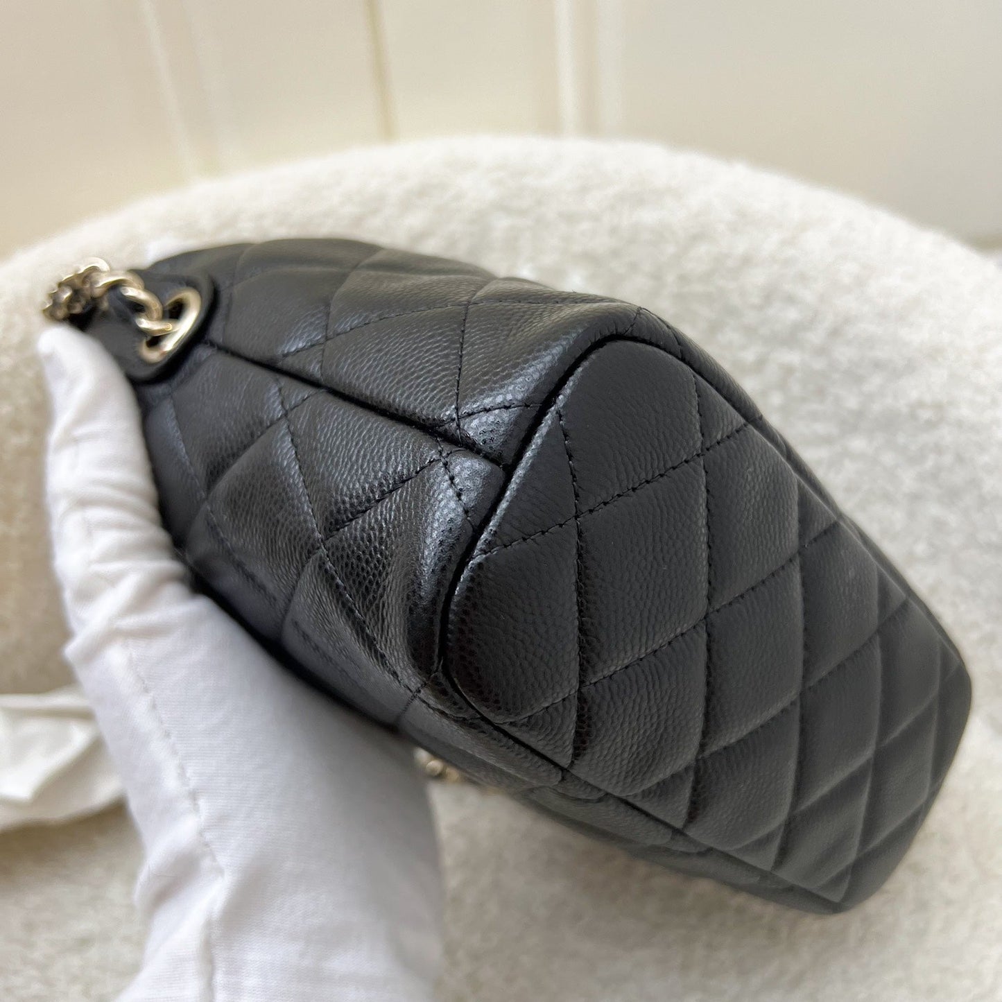 GLM-Classic Quilted Hobo Clutch on Chain in Black Caviar and LGHW (Model: AP4386)
