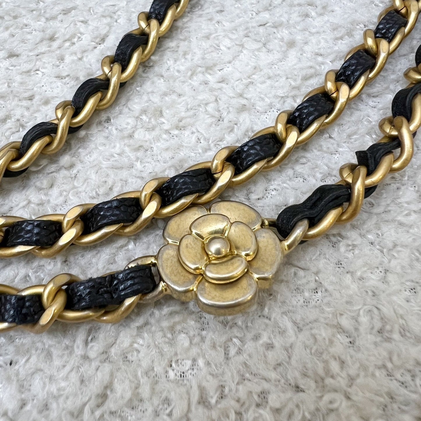 GLM-23K Camellia Flower Wallet on Chain WOC in Black Caviar and AGHW (AP3580)