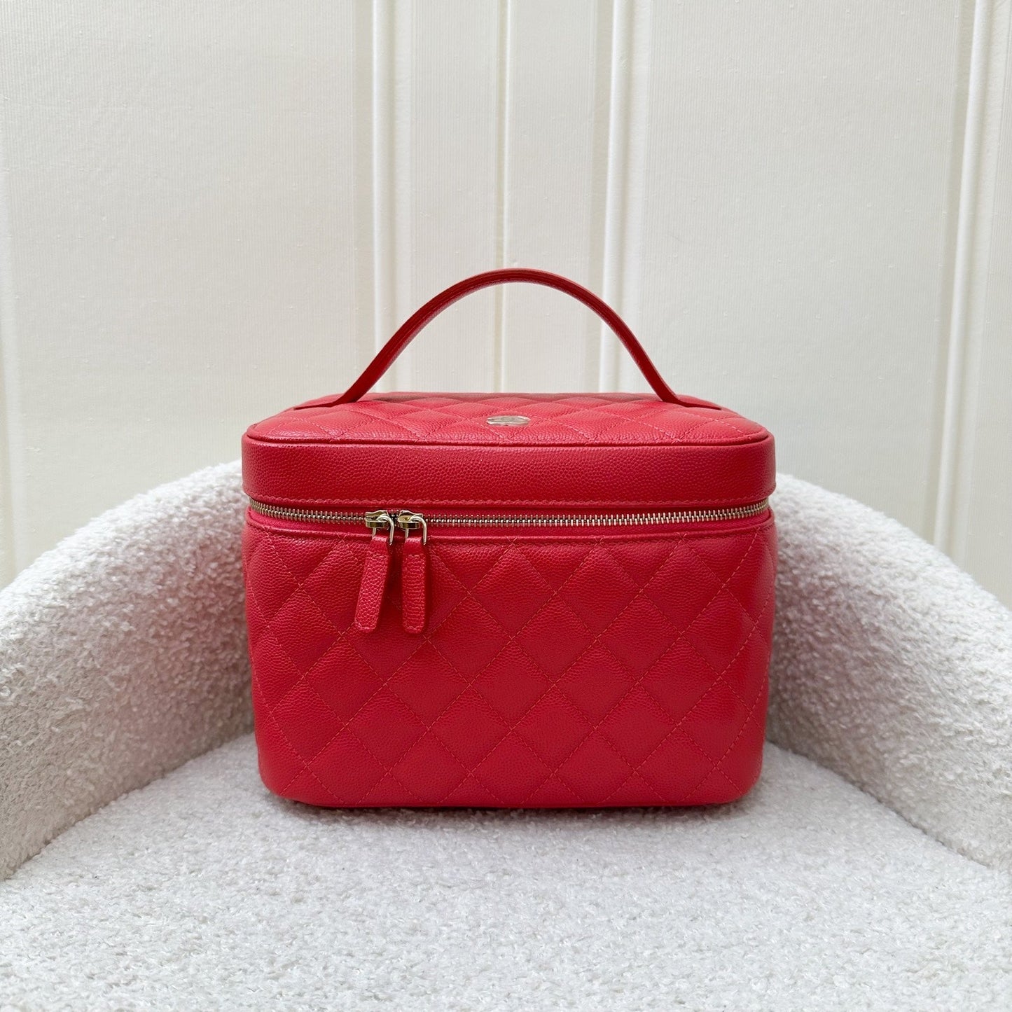 GLM-Top Handle Vanity Case in Raspberry Red Caviar LGHW