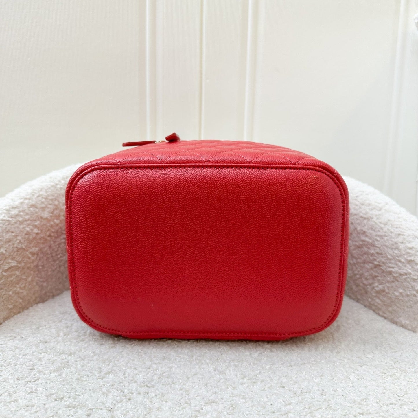 GLM-Top Handle Vanity Case in Raspberry Red Caviar LGHW