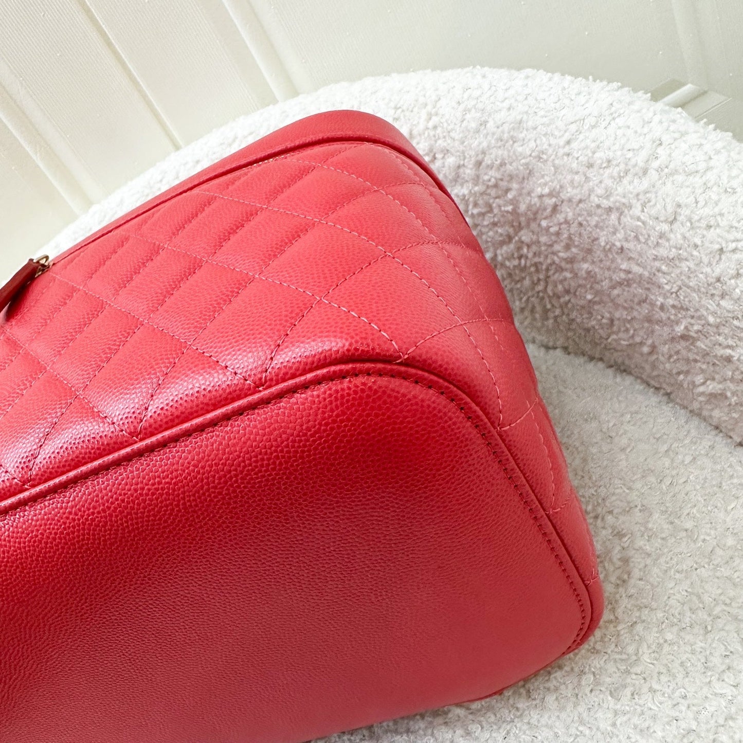 GLM-Top Handle Vanity Case in Raspberry Red Caviar LGHW