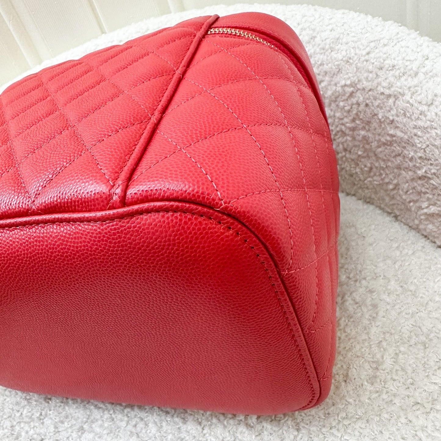 GLM-Top Handle Vanity Case in Raspberry Red Caviar LGHW