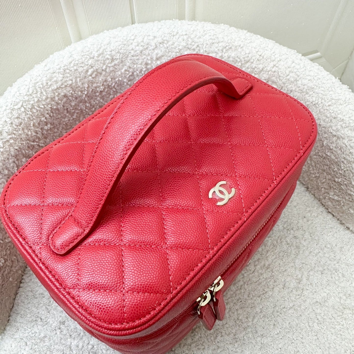 GLM-Top Handle Vanity Case in Raspberry Red Caviar LGHW