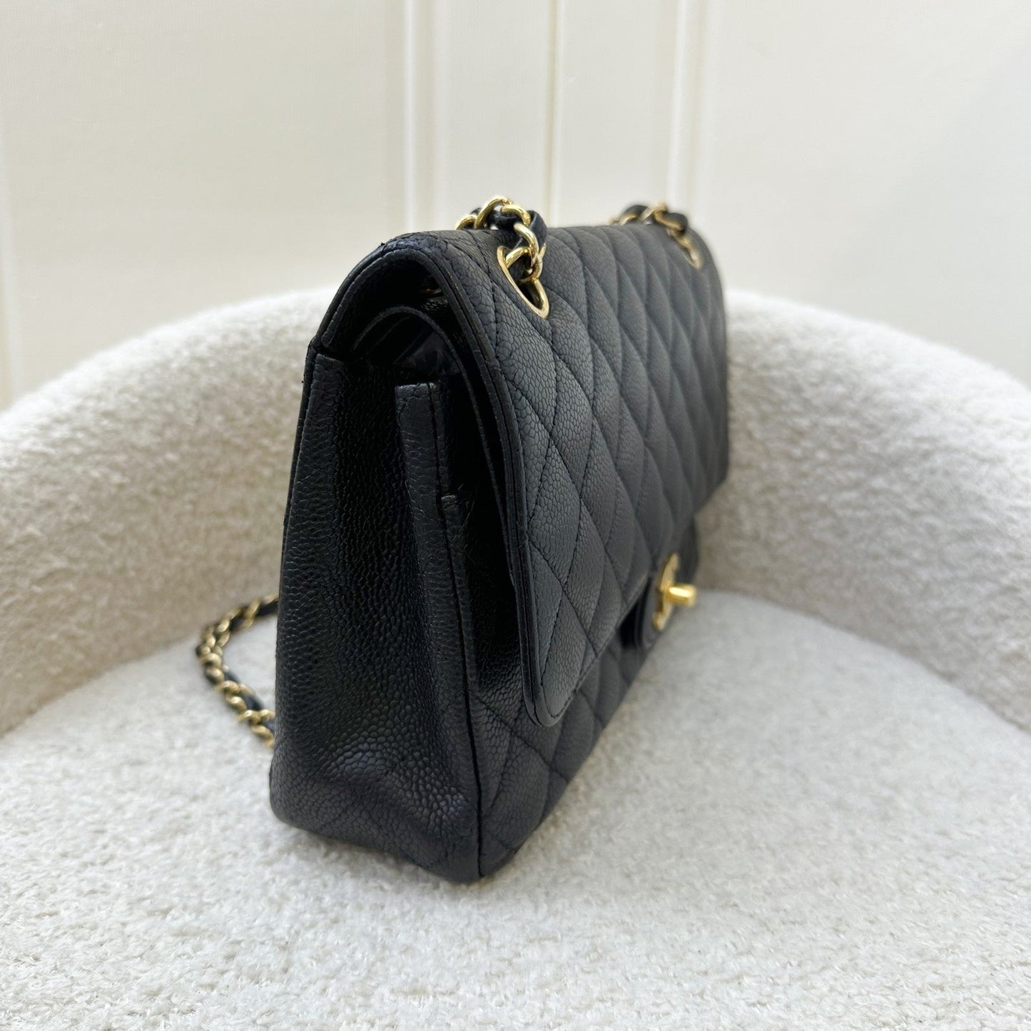 GLM-Medium Classic Flap CF in Black Caviar GHW