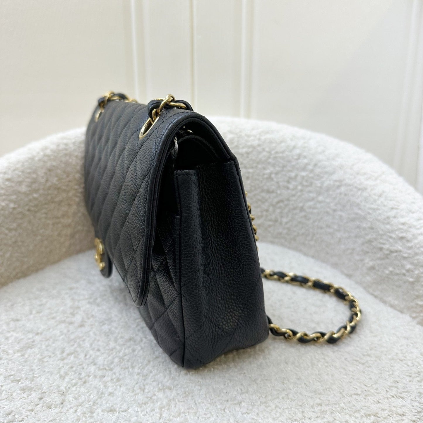 GLM-Medium Classic Flap CF in Black Caviar GHW