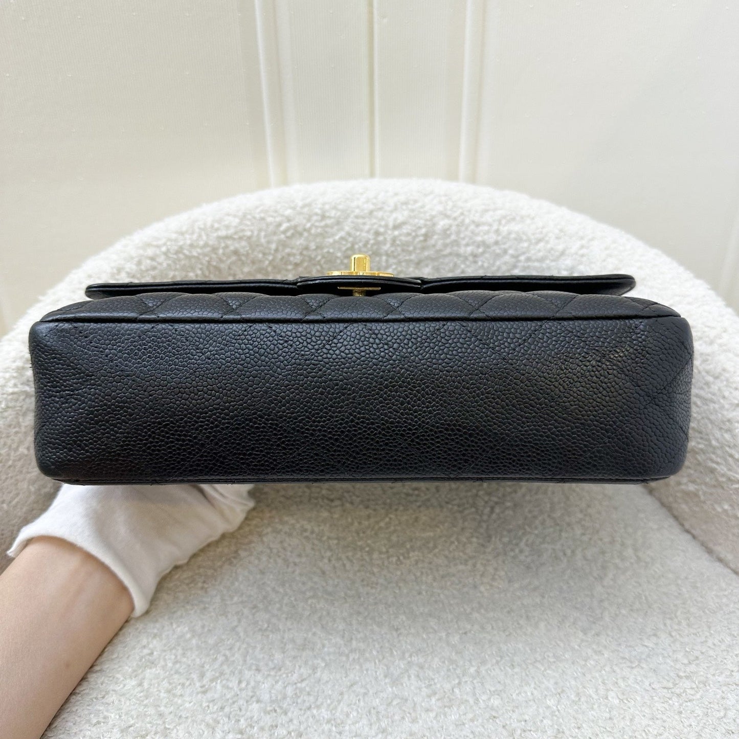 GLM-Medium Classic Flap CF in Black Caviar GHW