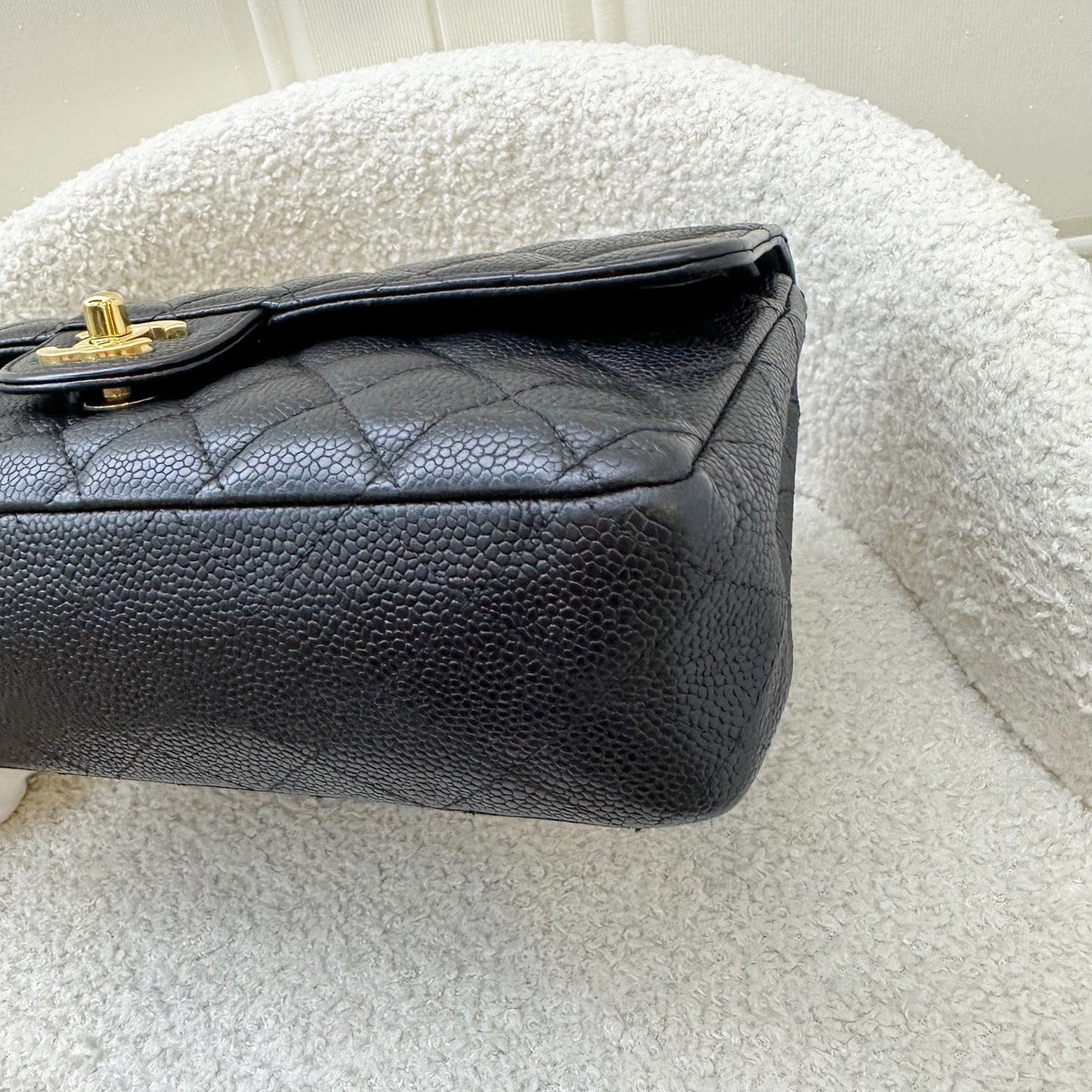 GLM-Medium Classic Flap CF in Black Caviar GHW