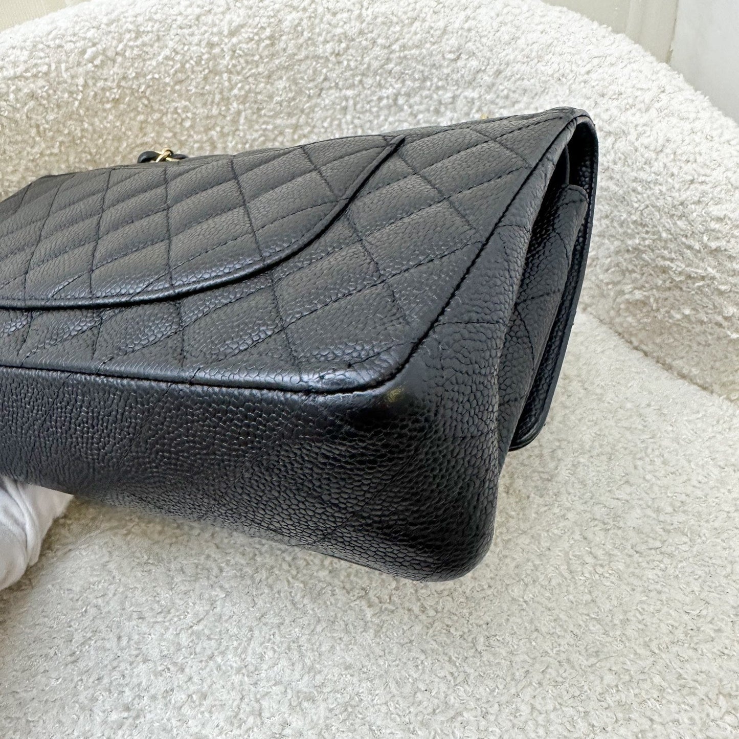 GLM-Medium Classic Flap CF in Black Caviar GHW