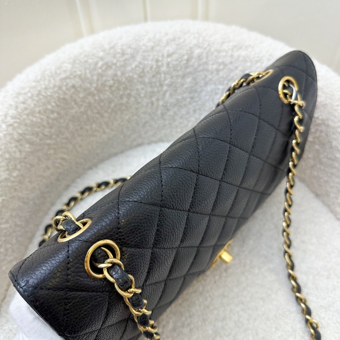 GLM-Medium Classic Flap CF in Black Caviar GHW