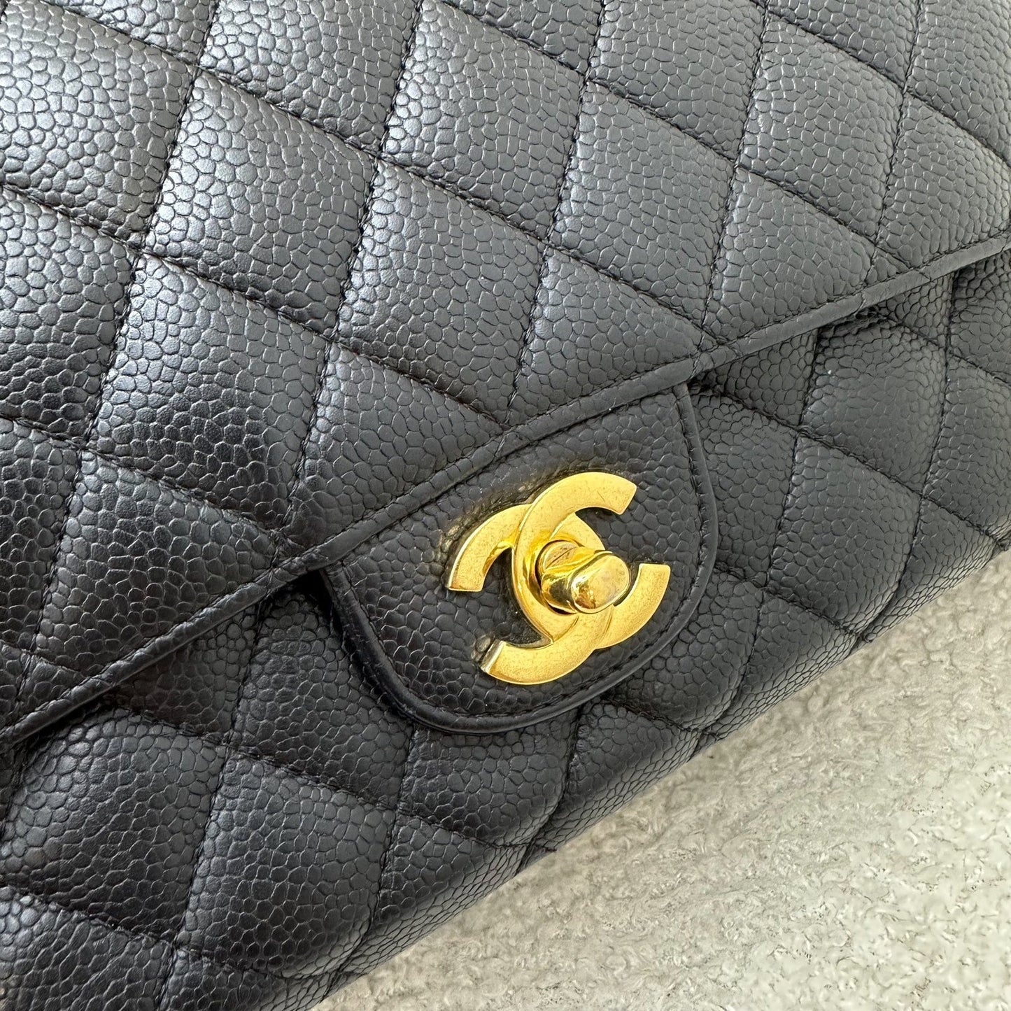 GLM-Medium Classic Flap CF in Black Caviar GHW