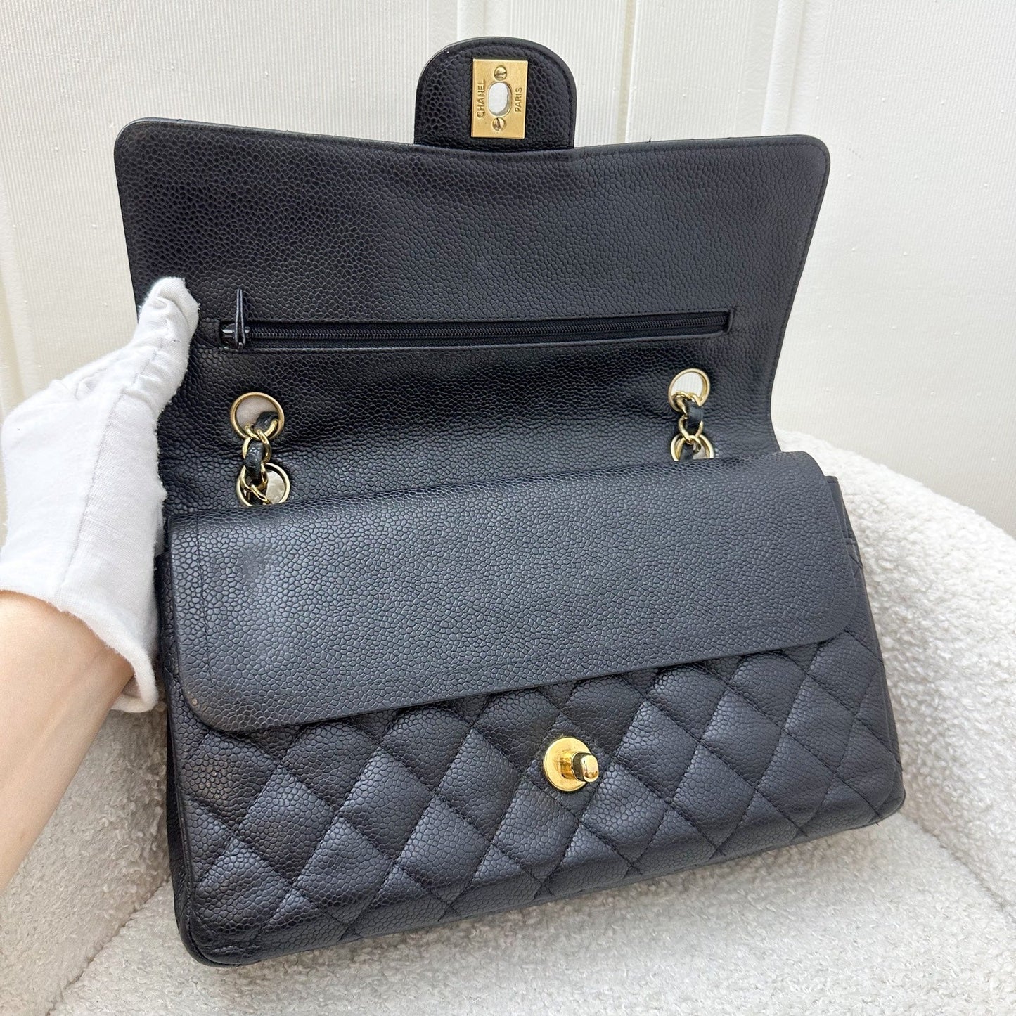 GLM-Medium Classic Flap CF in Black Caviar GHW
