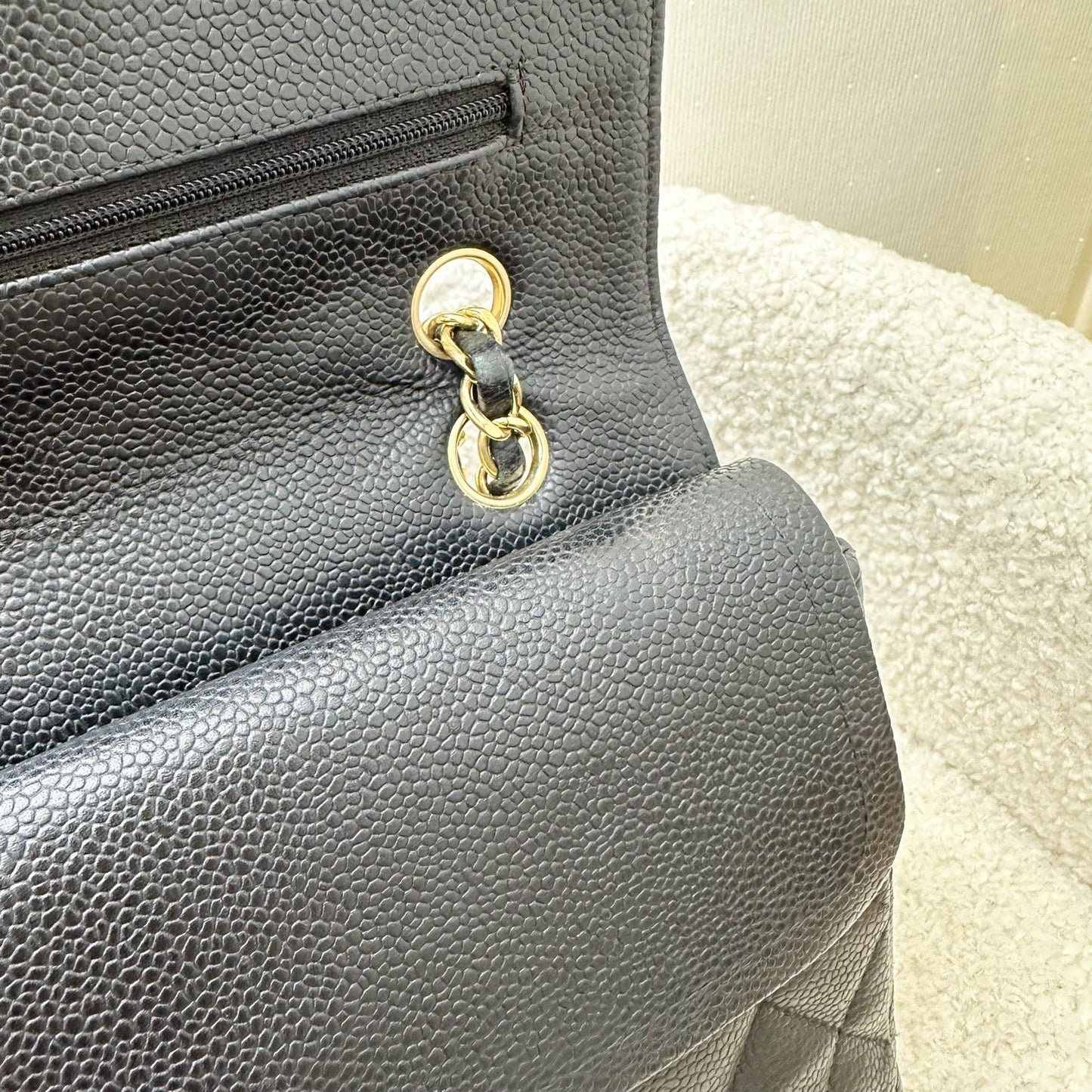 GLM-Medium Classic Flap CF in Black Caviar GHW