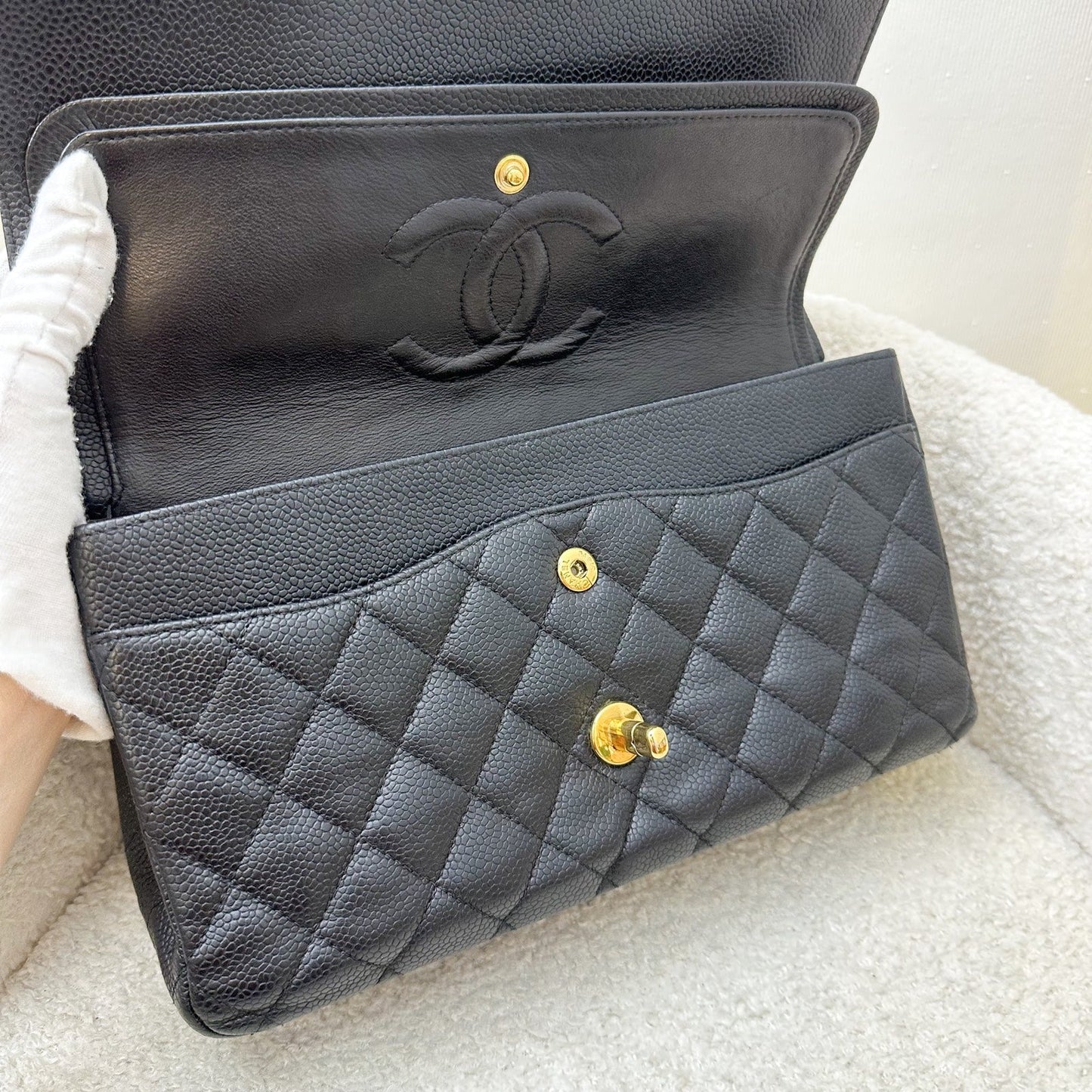 GLM-Medium Classic Flap CF in Black Caviar GHW