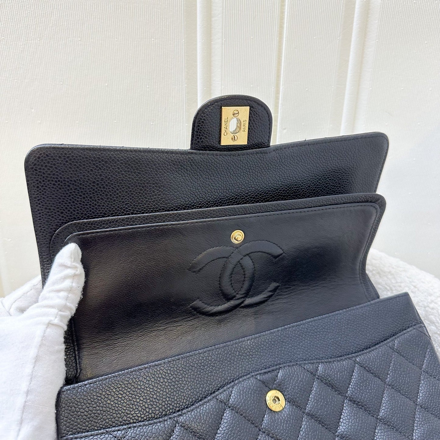 GLM-Medium Classic Flap CF in Black Caviar GHW