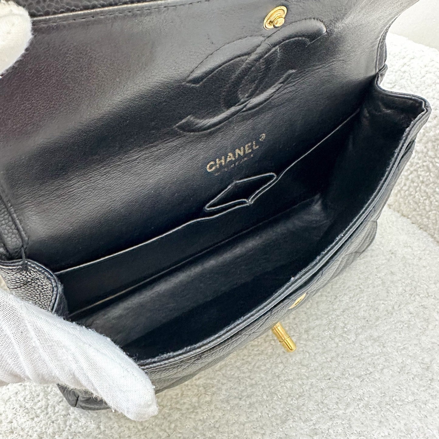 GLM-Medium Classic Flap CF in Black Caviar GHW