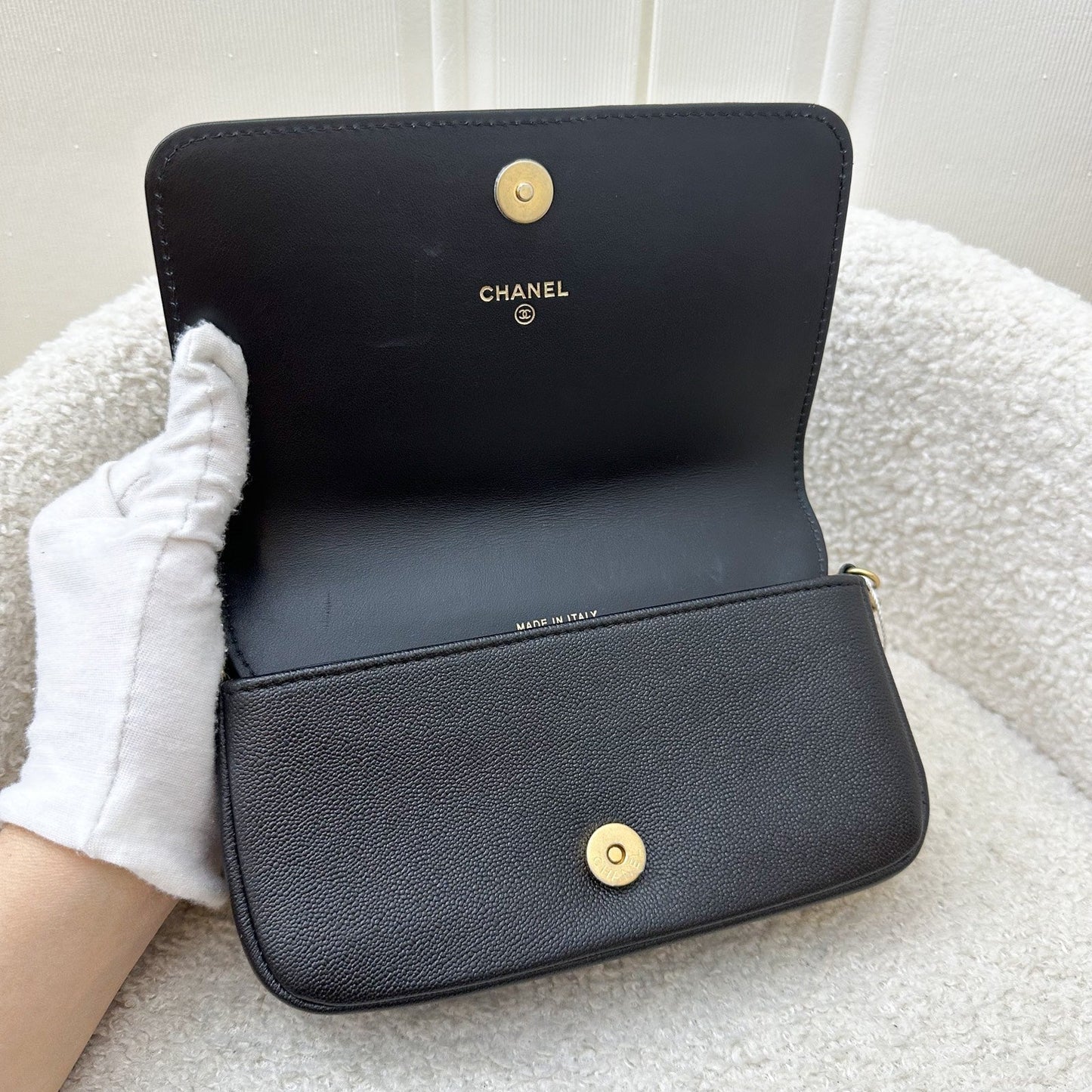 GLM-Boy Clutch on Chain WOC in Black Caviar AGHW