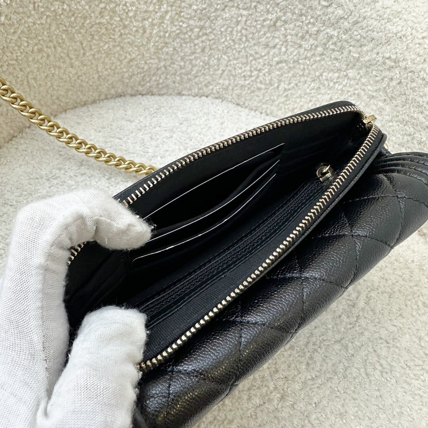 GLM-Boy Clutch on Chain WOC in Black Caviar AGHW