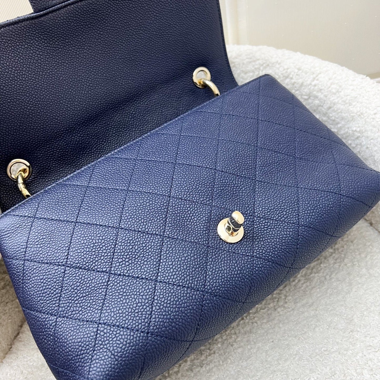 GLM-City Walk Flap in Navy Caviar LGHW (Model: AS1574)