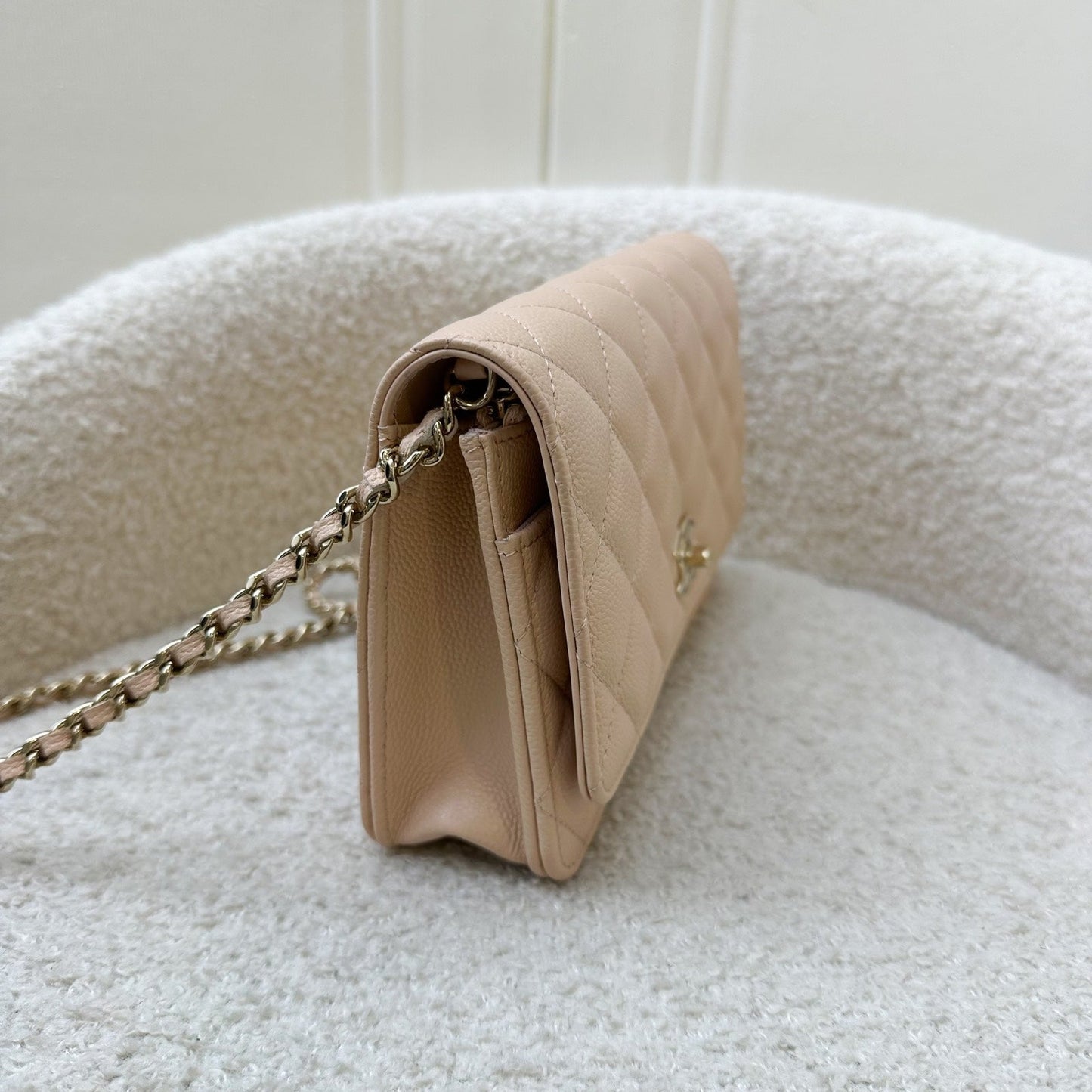 GLM-23S Ribbon Chain Wallet on Chain WOC in Beige Caviar LGHW