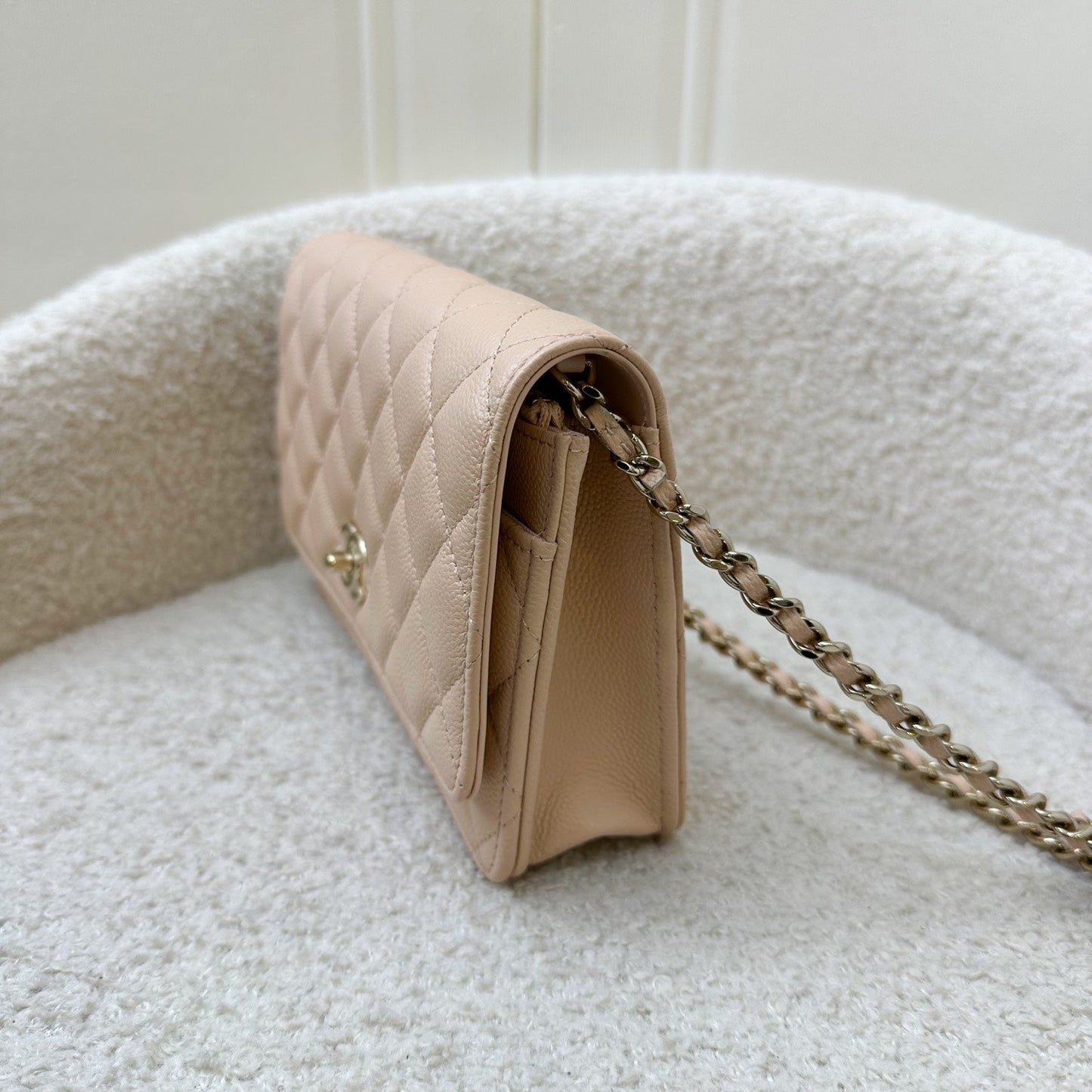 GLM-23S Ribbon Chain Wallet on Chain WOC in Beige Caviar LGHW