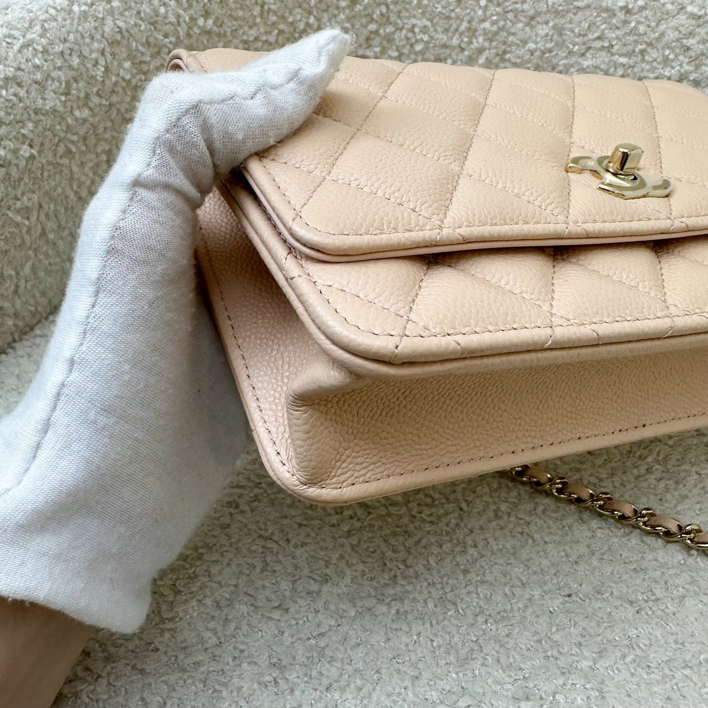 GLM-23S Ribbon Chain Wallet on Chain WOC in Beige Caviar LGHW