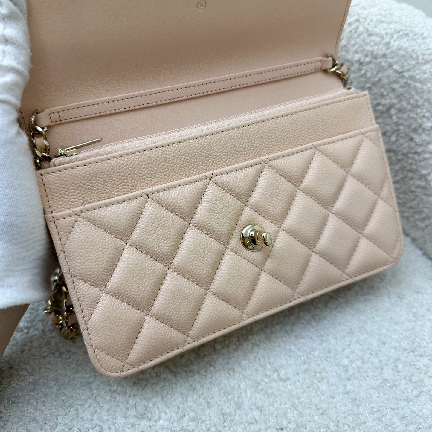 GLM-23S Ribbon Chain Wallet on Chain WOC in Beige Caviar LGHW