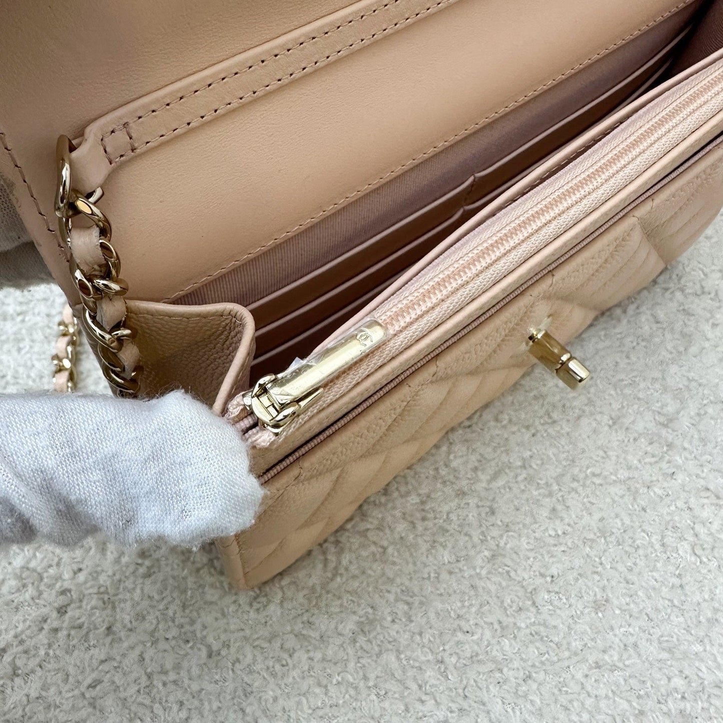 GLM-23S Ribbon Chain Wallet on Chain WOC in Beige Caviar LGHW