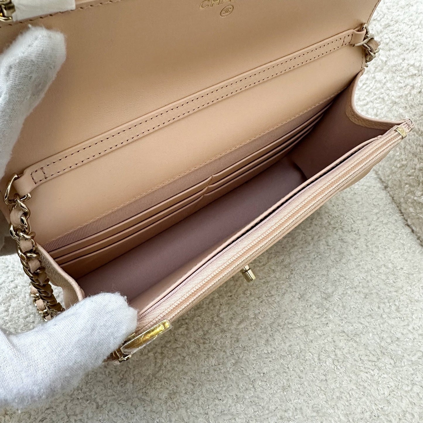 GLM-23S Ribbon Chain Wallet on Chain WOC in Beige Caviar LGHW