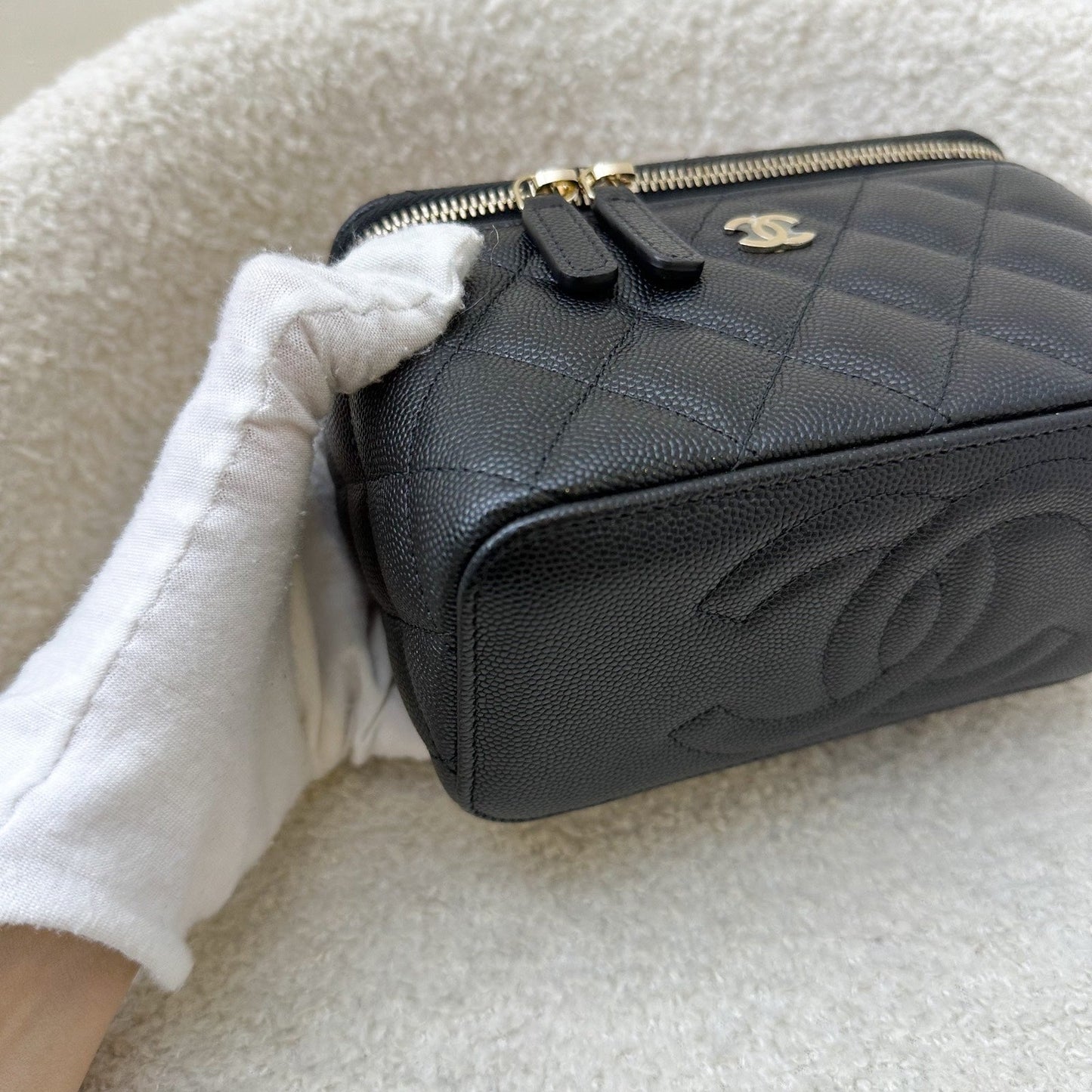 GLM-Classic Small Vanity in Black Caviar and LGHW (AP1341)