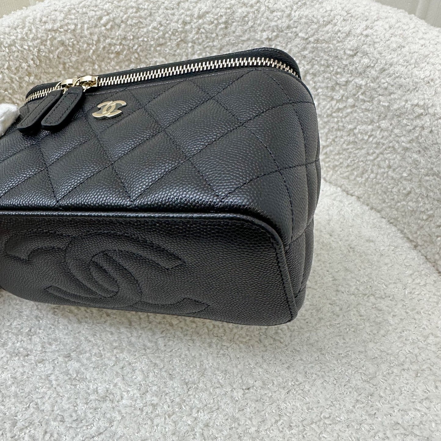 GLM-Classic Small Vanity in Black Caviar and LGHW (AP1341)