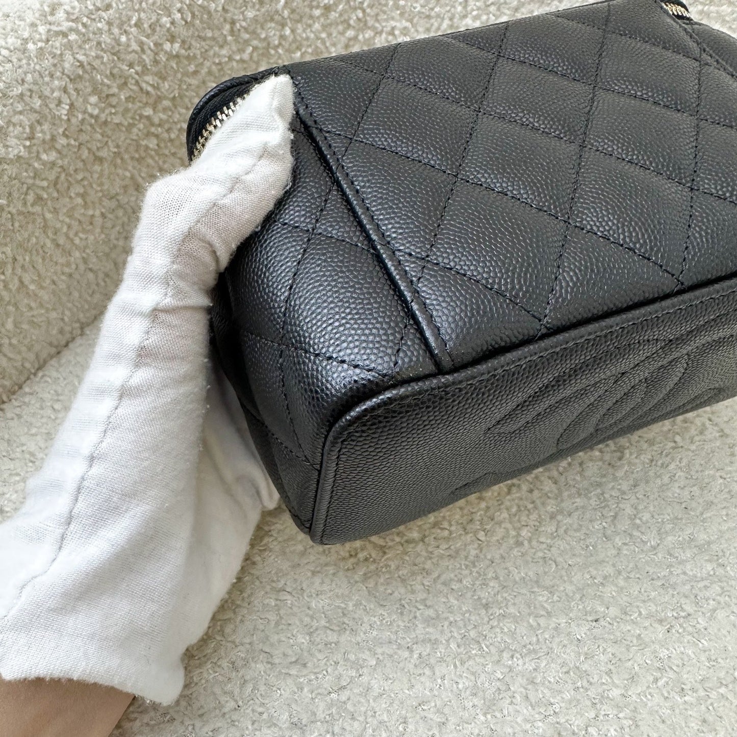 GLM-Classic Small Vanity in Black Caviar and LGHW (AP1341)