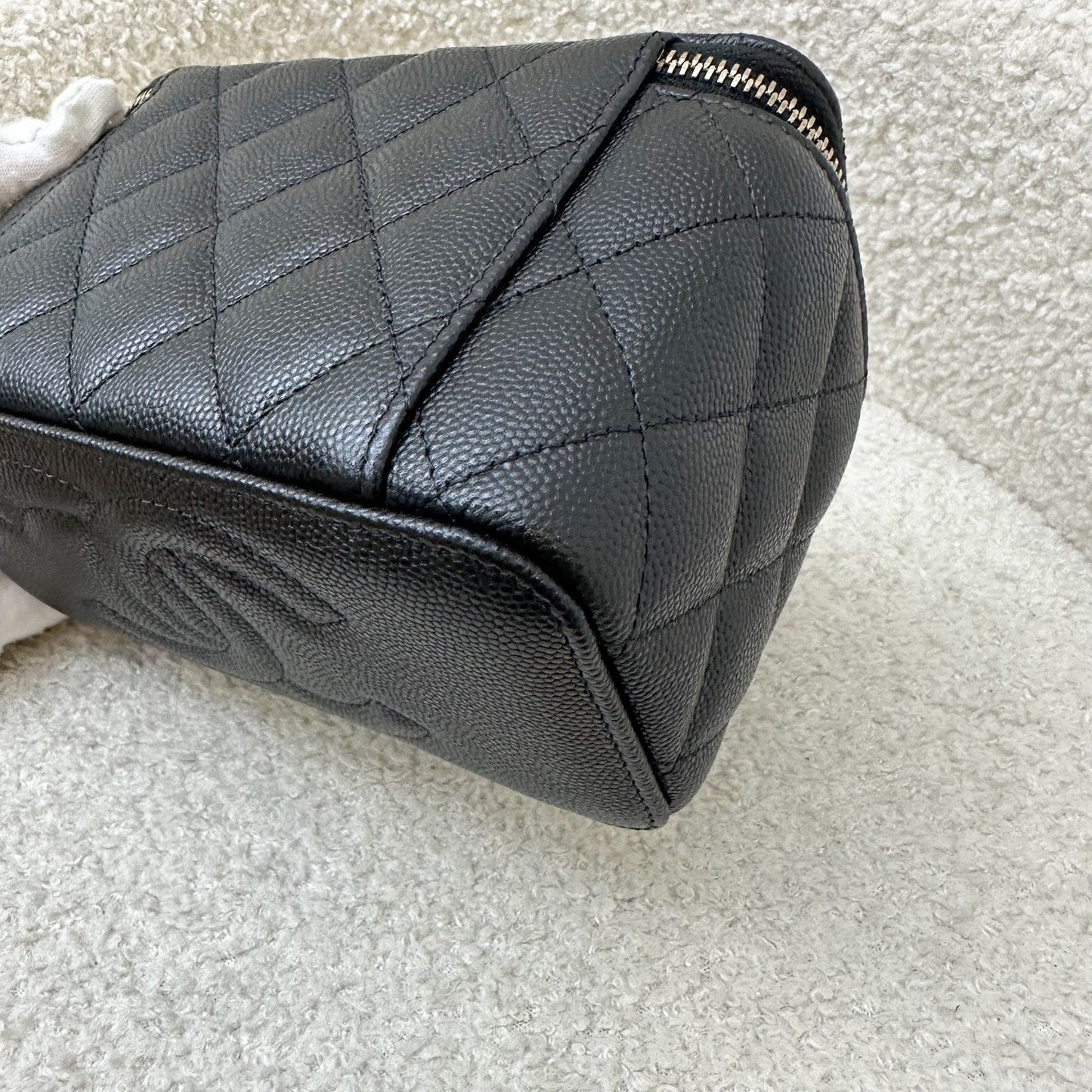 GLM-Classic Small Vanity in Black Caviar and LGHW (AP1341)