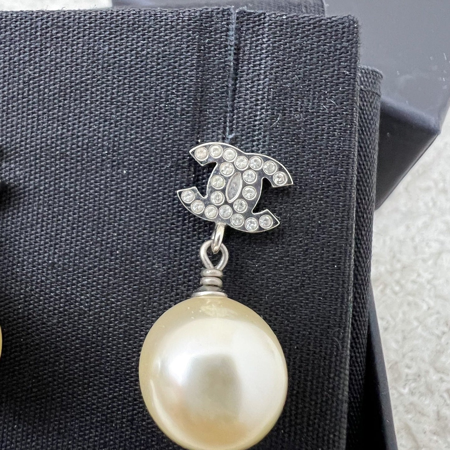 GLM-Mini GLM- Logo Dangling Earrings with Crystals and Pearl in SHW