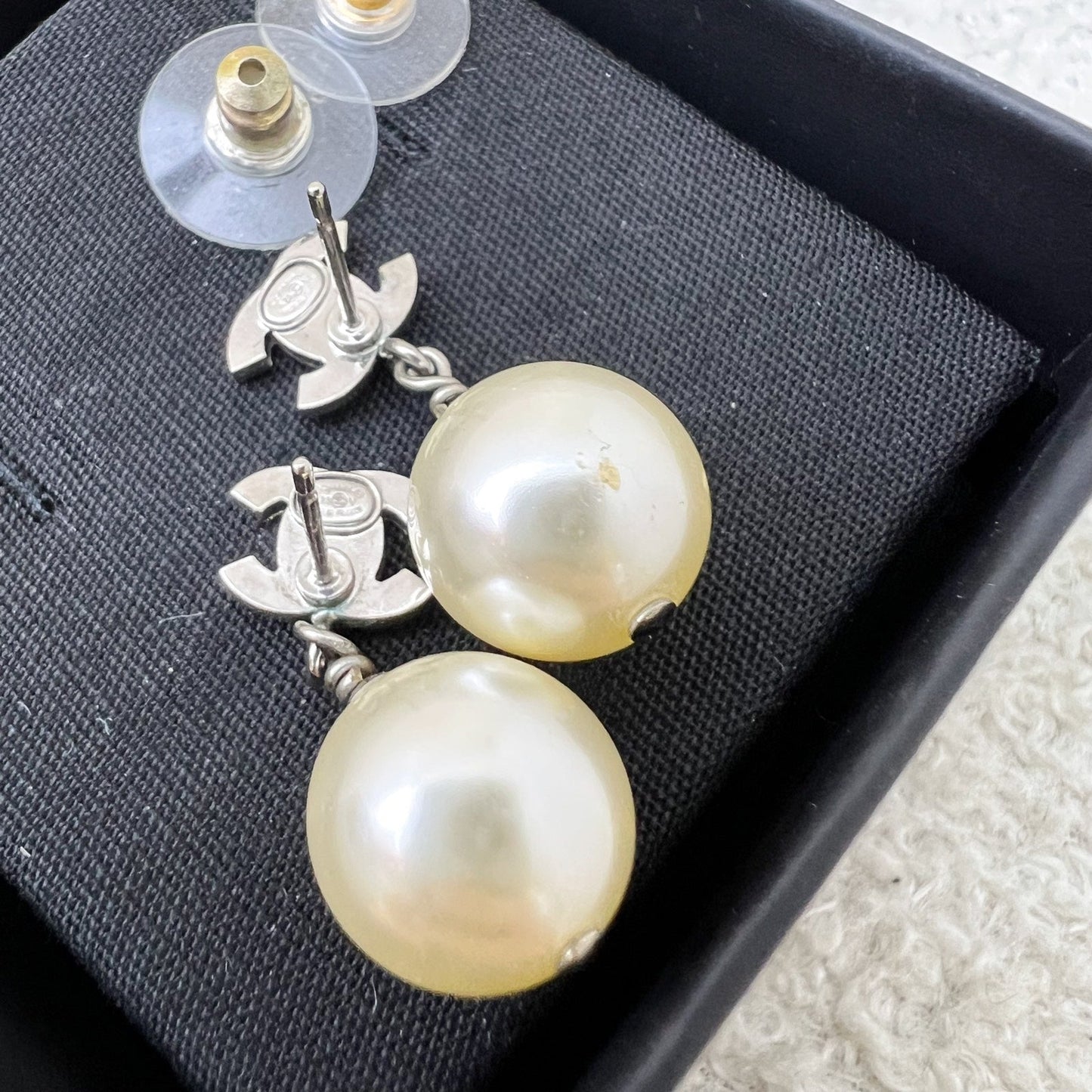 GLM-Mini GLM- Logo Dangling Earrings with Crystals and Pearl in SHW