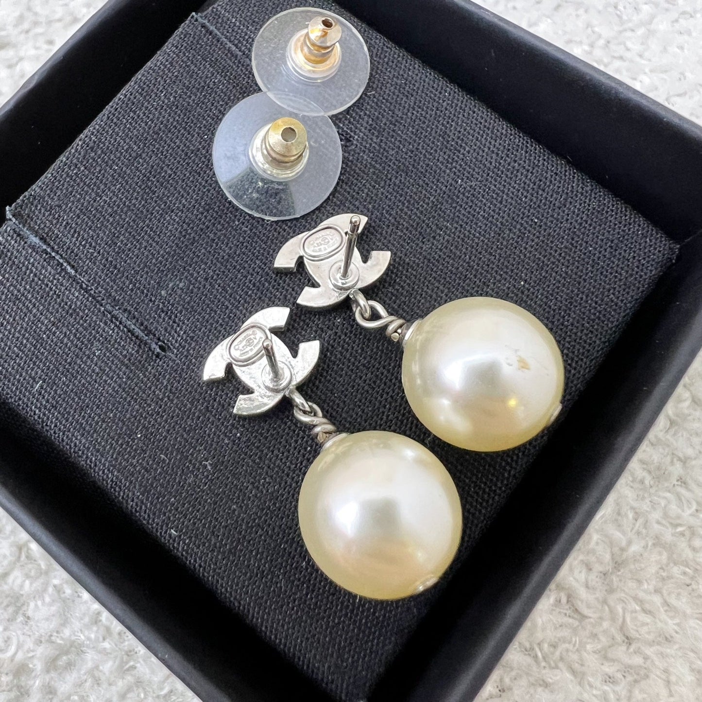 GLM-Mini GLM- Logo Dangling Earrings with Crystals and Pearl in SHW