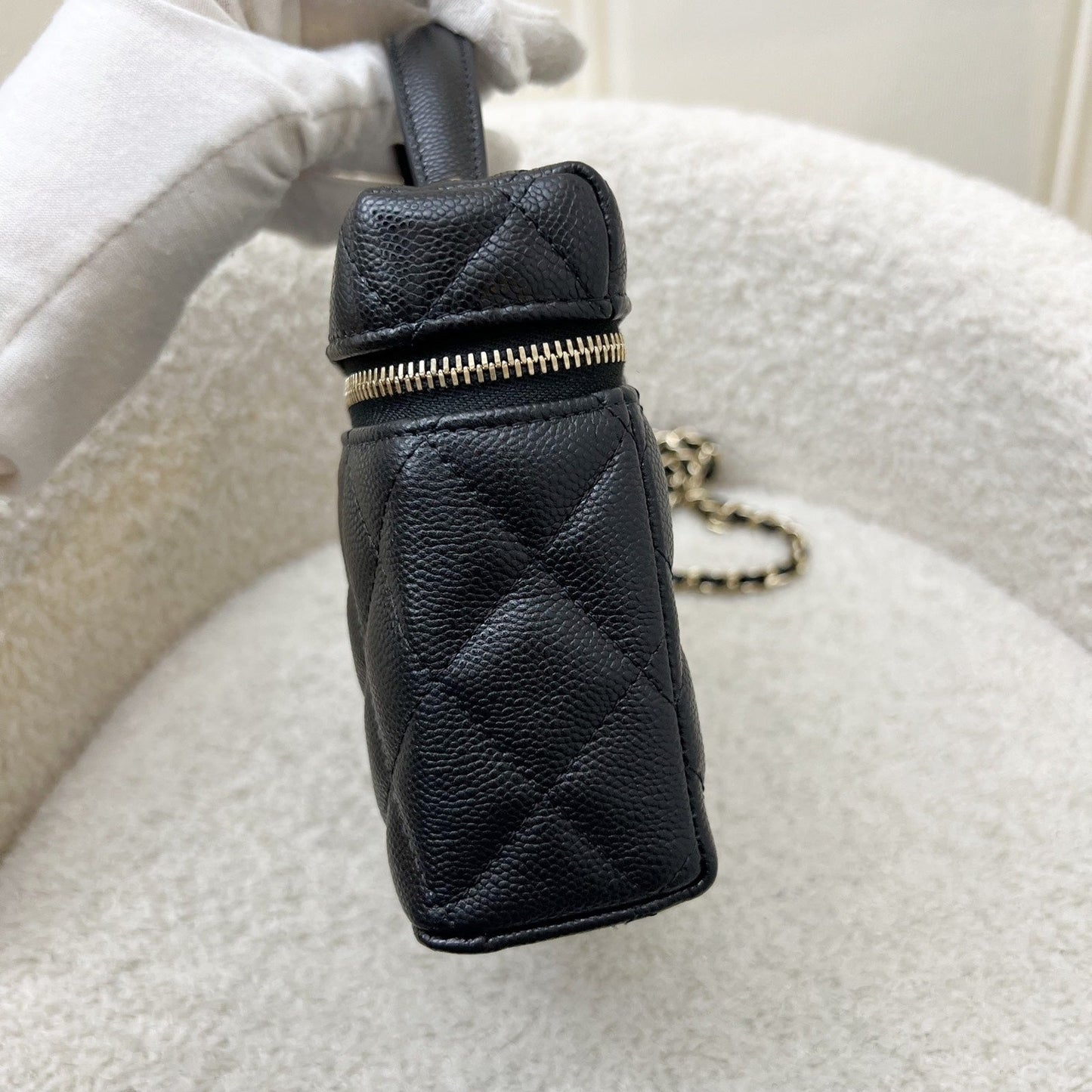 GLM-25C Vanity / Clutch with Chain (LP Style Bag) in Black Caviar and LGHW (Model: AP4385)