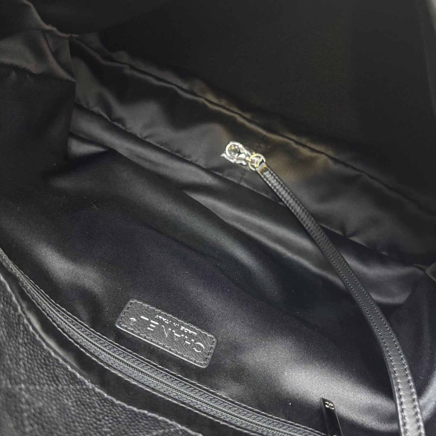 GLM-Seasonal Large Tote with GLM- Logo Charm in Black Caviar and SHW (Model: A68454)