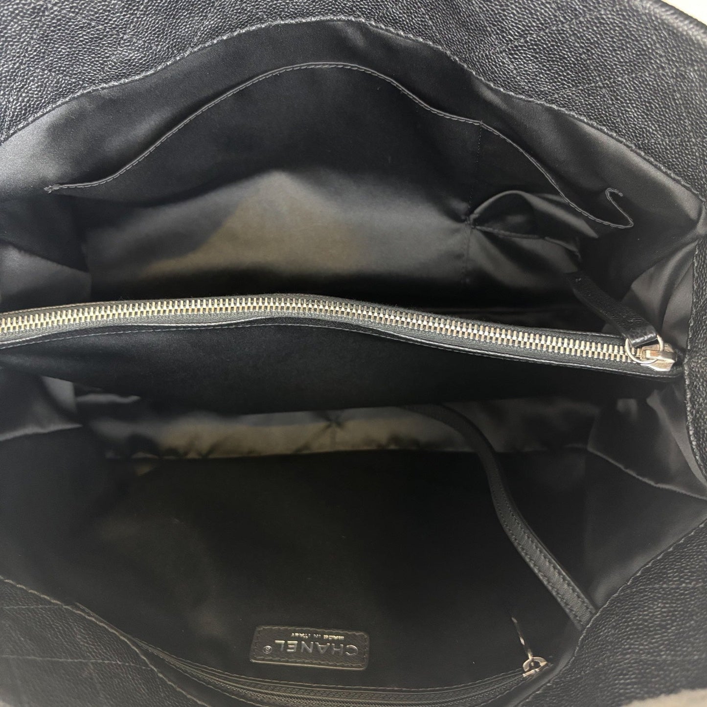GLM-Seasonal Large Tote with GLM- Logo Charm in Black Caviar and SHW (Model: A68454)