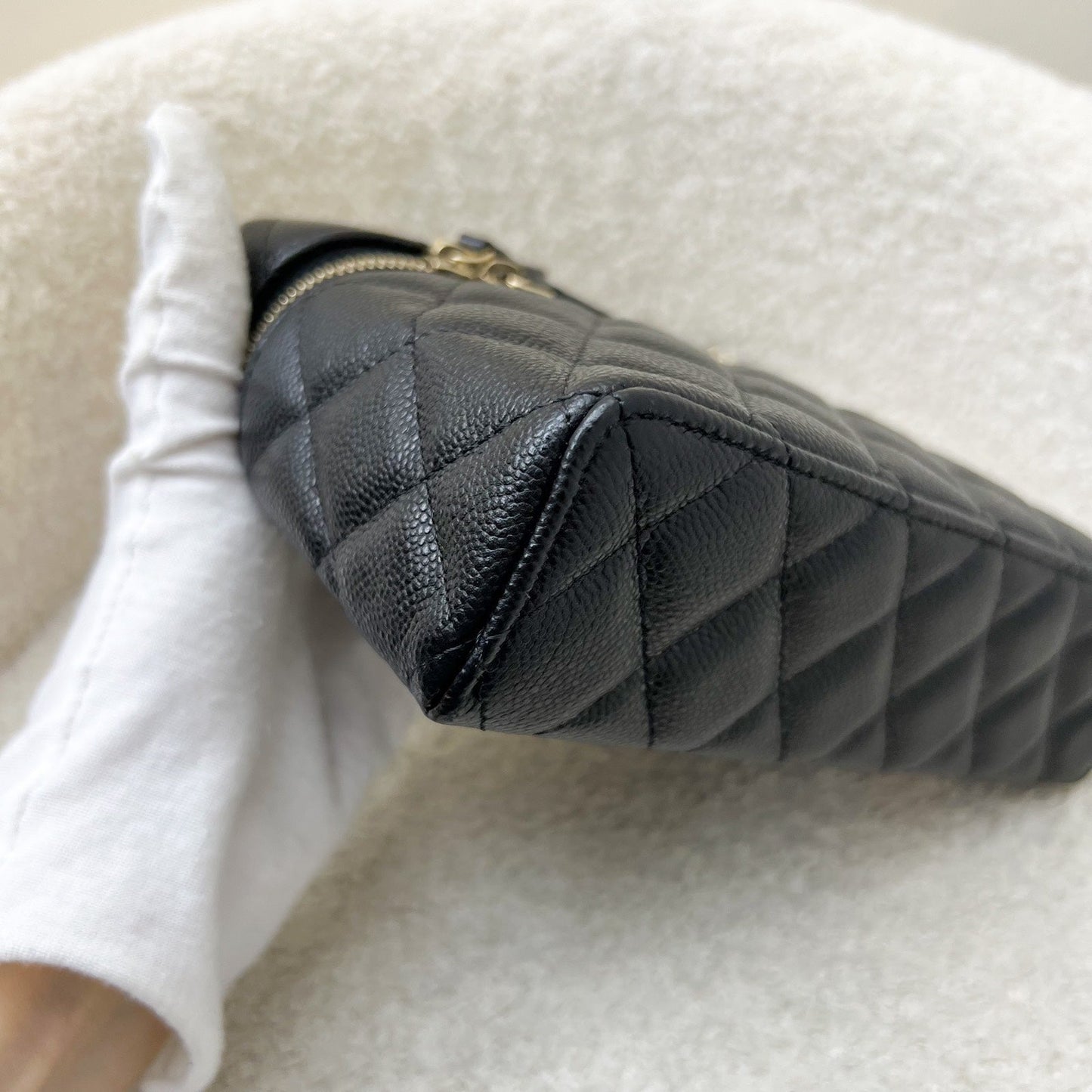 GLM-25C Vanity / Clutch with Chain (LP Style Bag) in Black Caviar and LGHW (Model: AP4385)