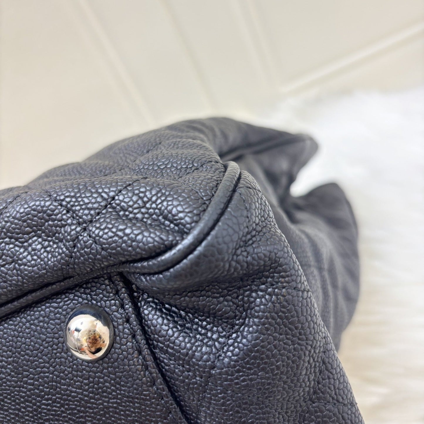 GLM-Seasonal Large Tote with GLM- Logo Charm in Black Caviar and SHW (Model: A68454)