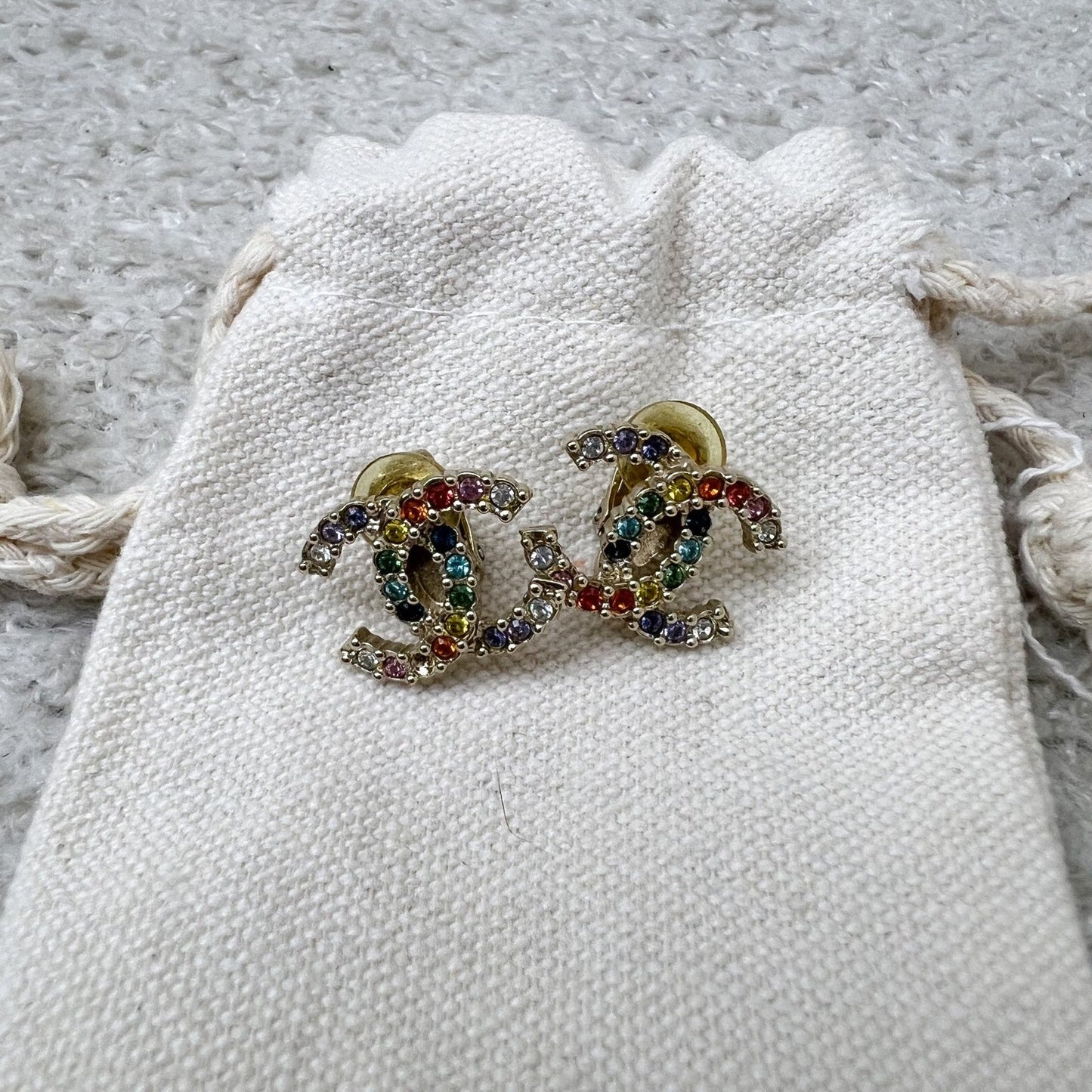 GLM-19S Clip-on GLM- Earrings with Rainbow Crystals and LGHW