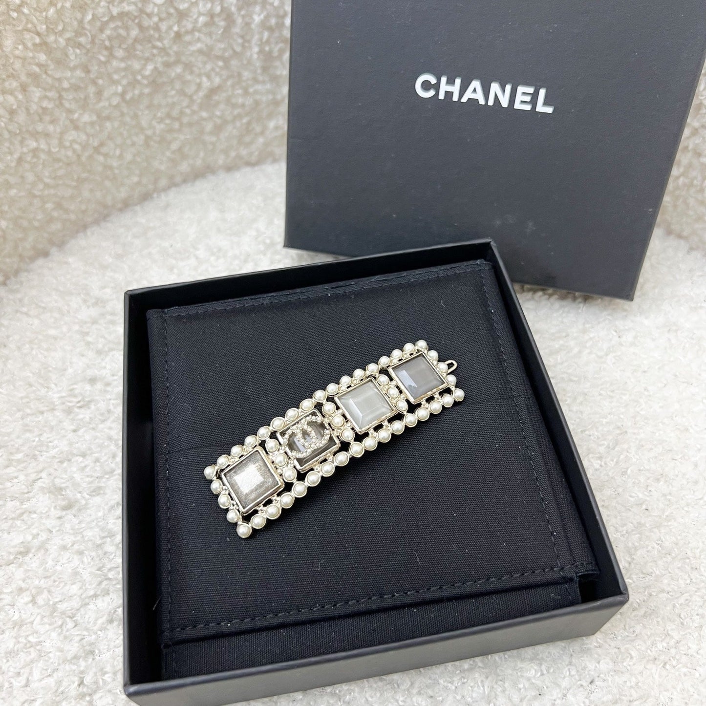 GLM-VIP Gift Hair Pin with Tiny Pearls and Square Crystals LGHW