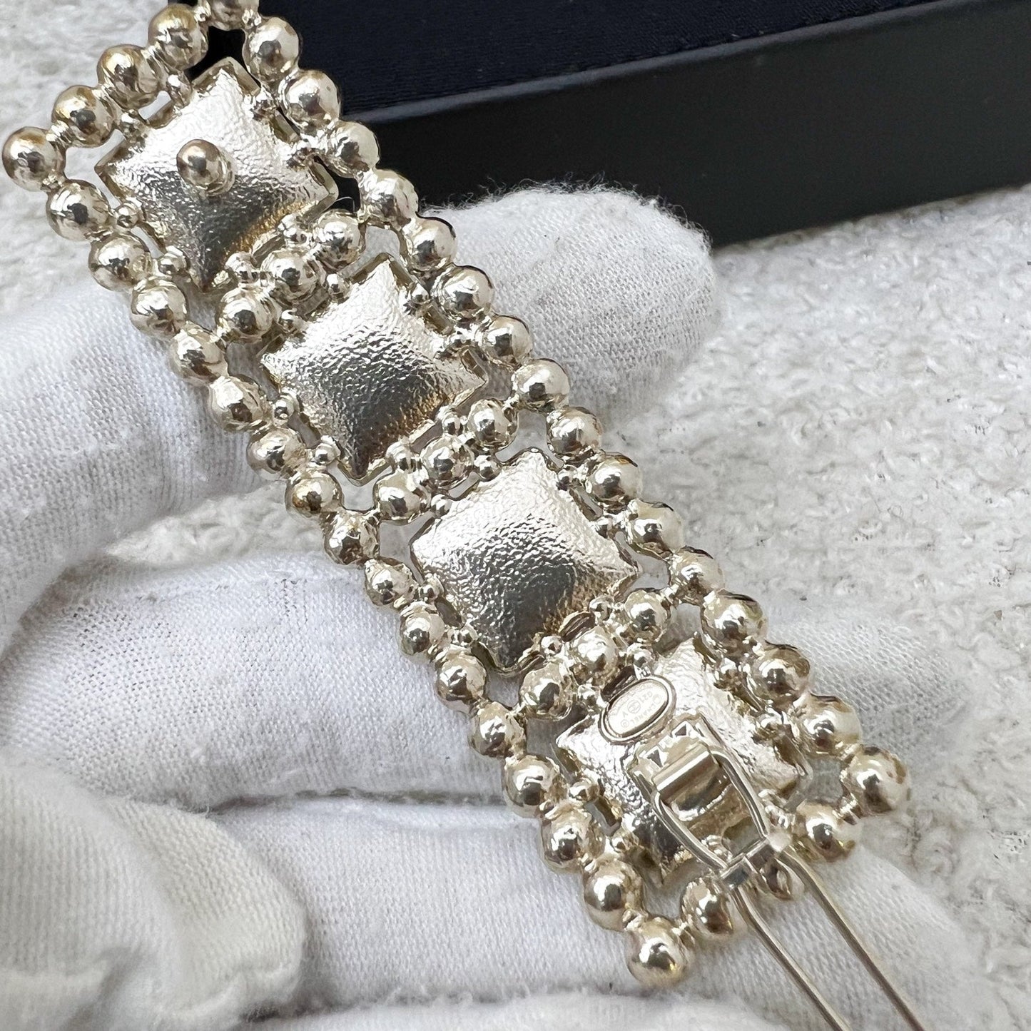 GLM-VIP Gift Hair Pin with Tiny Pearls and Square Crystals LGHW