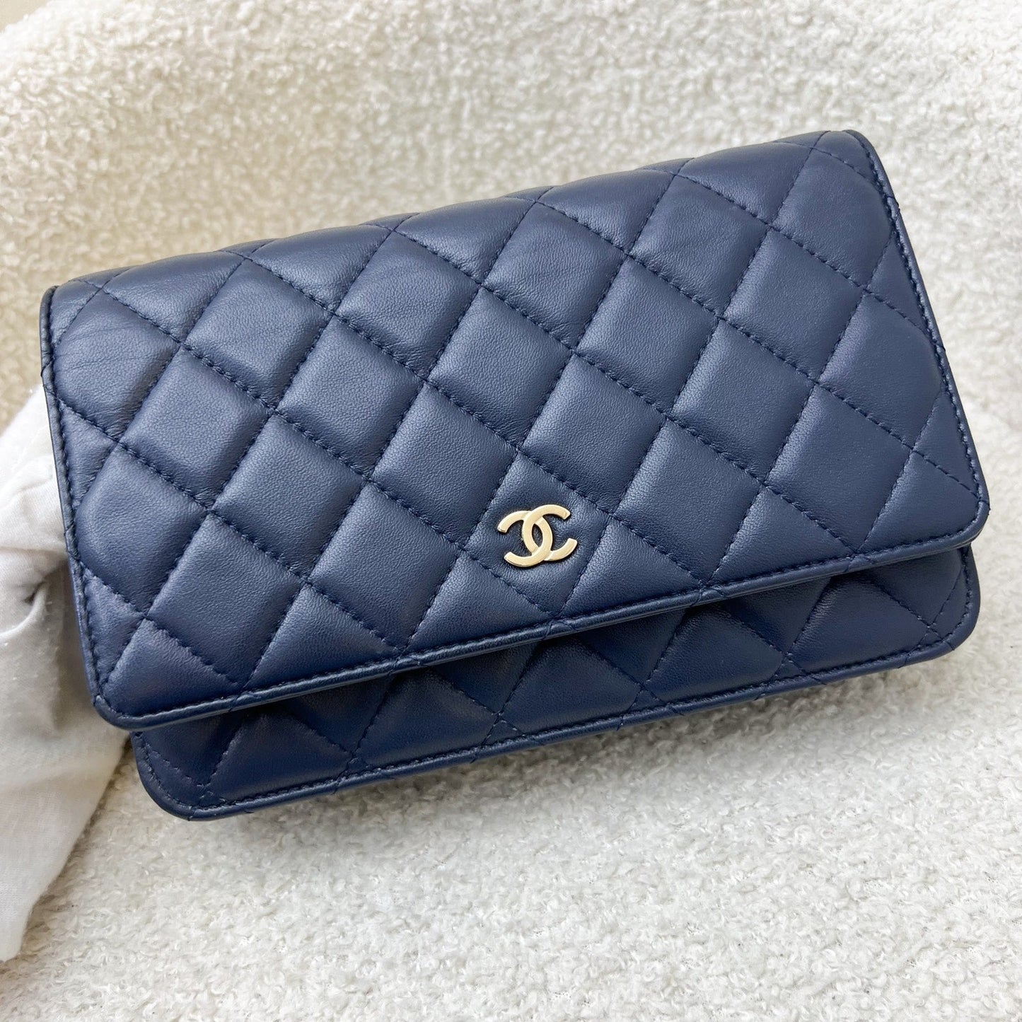 GLM-Classic Wallet on Chain WOC in Navy Lambskin and LGHW (Model: AP0250)