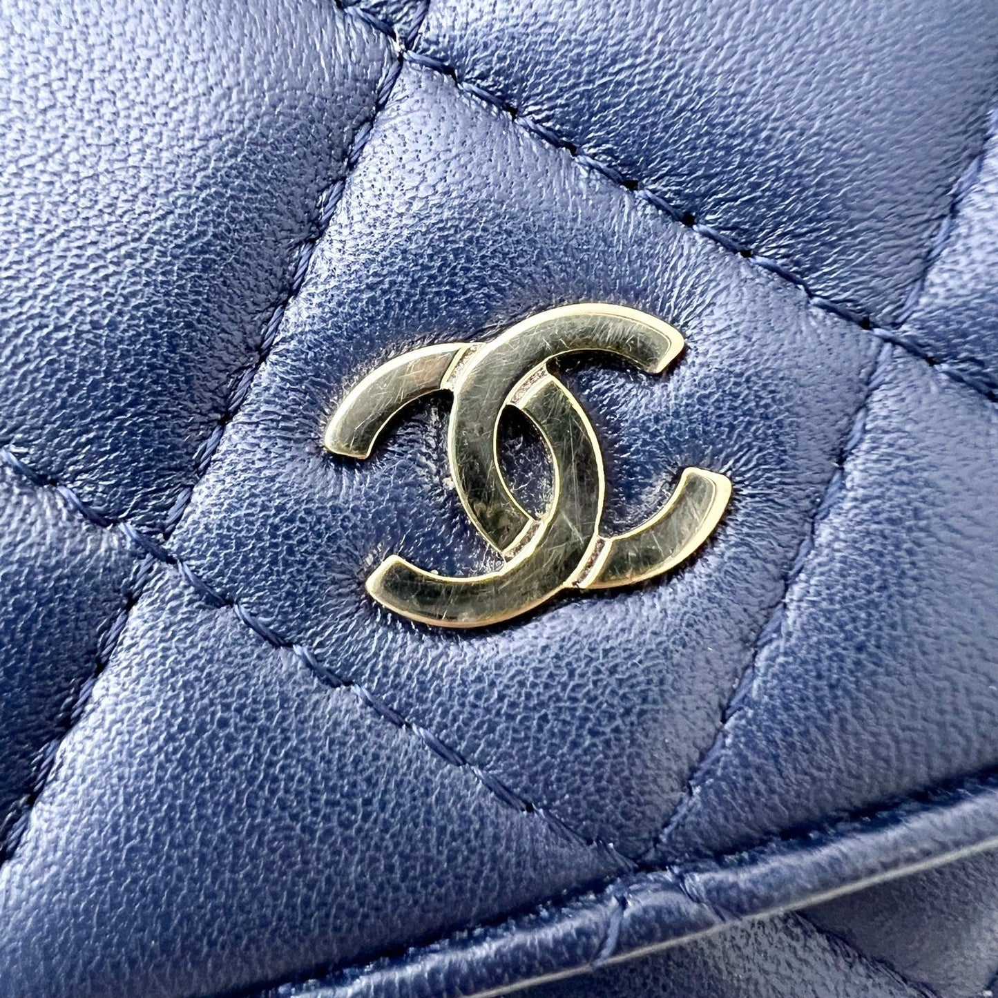 GLM-Classic Wallet on Chain WOC in Navy Lambskin and LGHW (Model: AP0250)