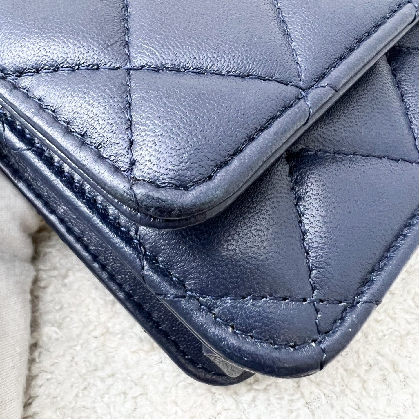 GLM-Classic Wallet on Chain WOC in Navy Lambskin and LGHW (Model: AP0250)