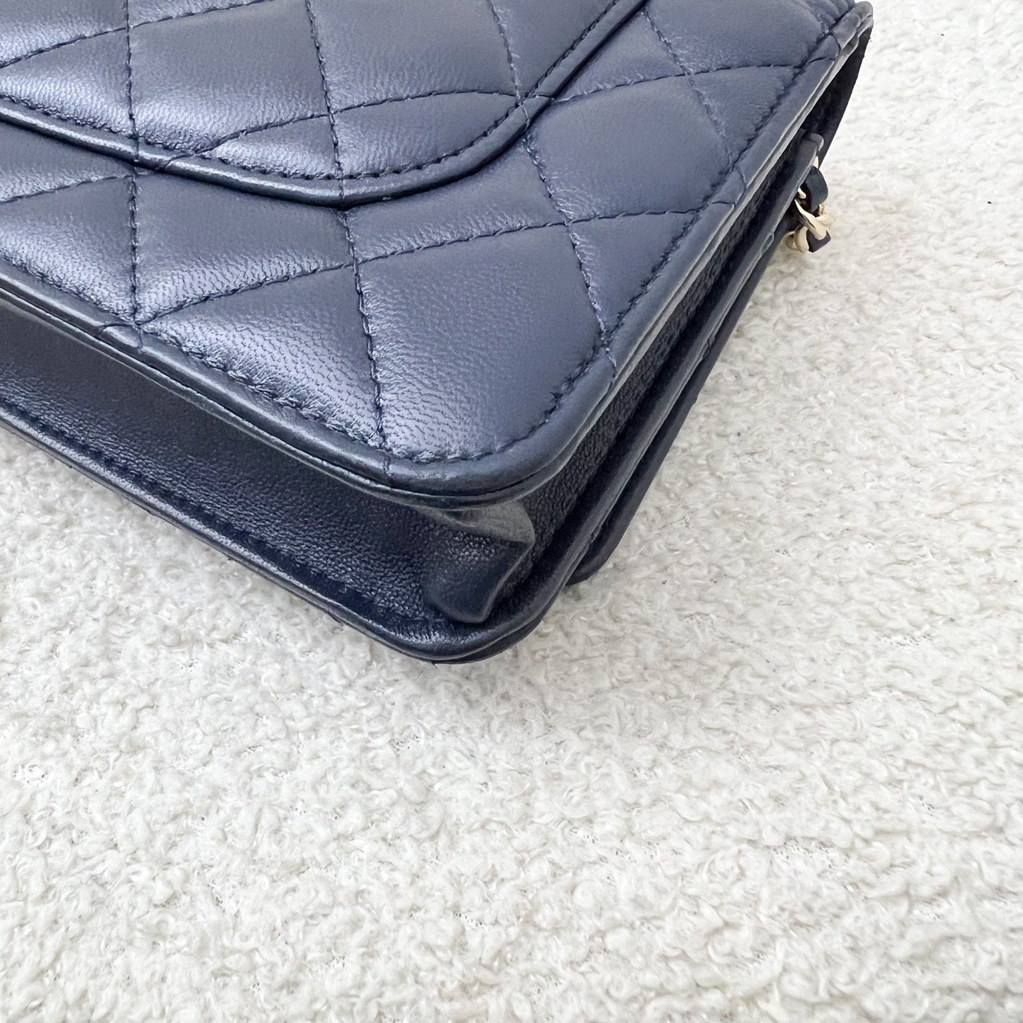 GLM-Classic Wallet on Chain WOC in Navy Lambskin and LGHW (Model: AP0250)